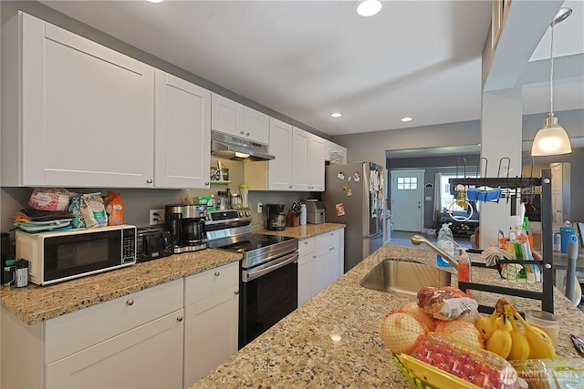 373 Adams Ave, Morton, WA 98356 - kitchen with stainless steel appliances, under cabinet range hood, white cabinetry, recessed lighting, and hanging light fixtures