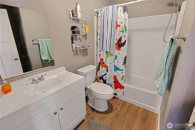 373 Adams Ave, Morton, WA 98356 - bathroom with wood finished floors, vanity, and shower / bath combo with shower curtain