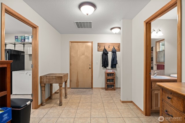 25901 NE 412th Cir, Amboy, WA 98601 - entrance foyer with a textured ceiling and light tile patterned flooring