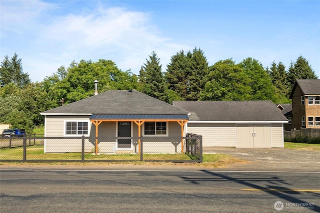 1580 134th Ln, Long Beach, WA 98631 - view of front of home featuring a fenced front yard and a porch