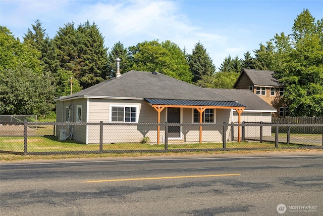 1580 134th Ln, Long Beach, WA 98631 - view of front facade featuring a fenced front yard and a porch