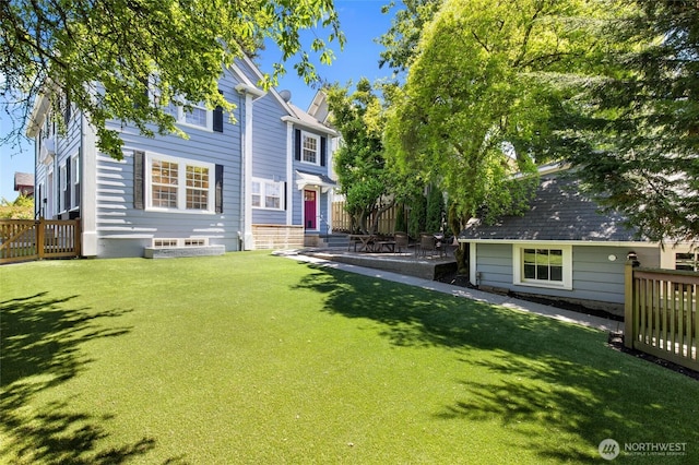 817 E Shelby St, Seattle, WA 98102 - view of front of home with a patio