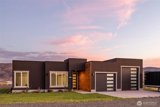 101 Wren Loop SW, Mattawa, WA 99349 - contemporary house with an attached garage, concrete driveway, a front lawn, and stucco siding