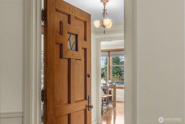 405 Prospect St Unit 201, Seattle, WA 98109 - entryway featuring a chandelier, crown molding, and light wood-style flooring