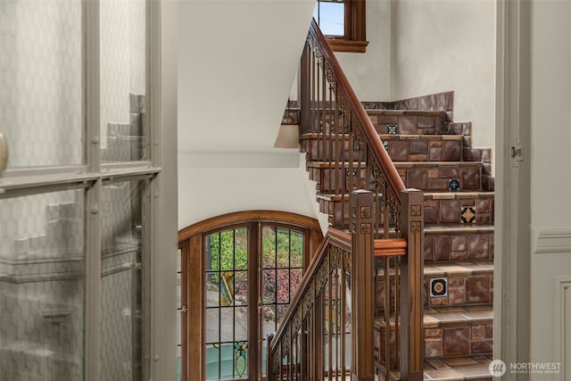 405 Prospect St Unit 201, Seattle, WA 98109 - staircase featuring a high ceiling and arched walkways