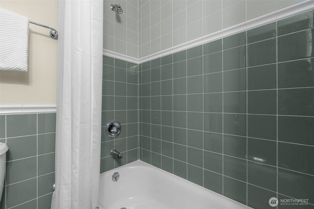 405 Prospect St Unit 201, Seattle, WA 98109 - full bath with shower / bath combo with shower curtain