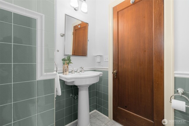 405 Prospect St Unit 201, Seattle, WA 98109 - bathroom featuring tile walls and a wainscoted wall