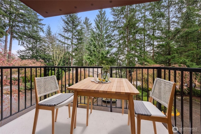 17424 NE 88th Pl Unit B24, Redmond, WA 98052 - balcony featuring outdoor dining area