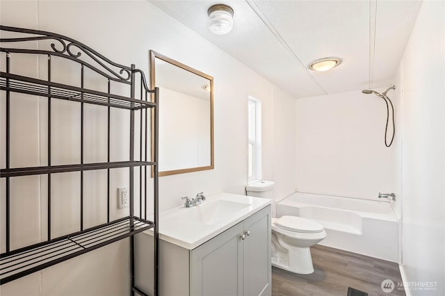 138 Trestle View Ln, Dryden, WA 98821 - full bath with wood finished floors, vanity, and tub / shower combination