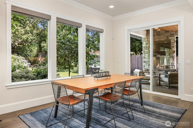 11050 SE 30th St, Bellevue, WA 98004 - dining area featuring wood finished floors, crown molding, and recessed lighting