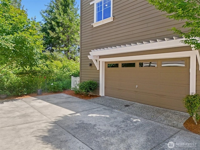 316 NE Eagle Way, Issaquah, WA 98029 - garage featuring concrete driveway