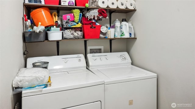 920 E Mt Adams St, Othello, WA 99344 - laundry area featuring washing machine and dryer