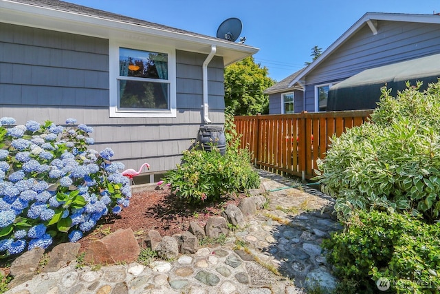 11729 Phinney Ave N, Seattle, WA 98133 - view of side of property