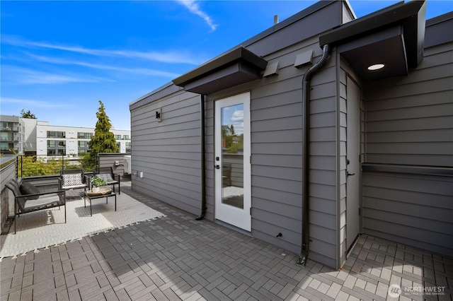 7013 9th Ave NE, Seattle, WA 98115 - view of patio / terrace