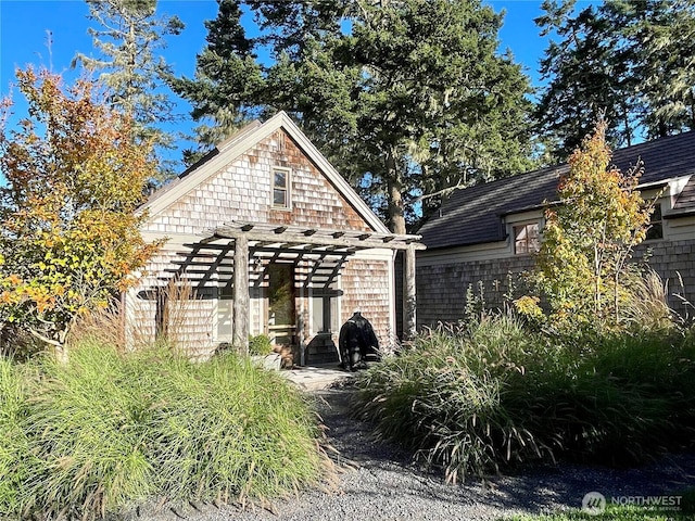 16 Bayshore Rd, Friday Harbor, WA 98250 - rear view of house with a pergola
