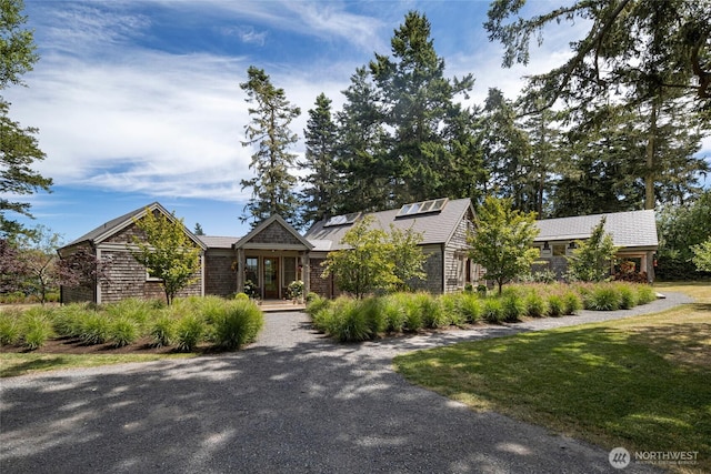 16 Bayshore Rd, Friday Harbor, WA 98250 - view of front of home featuring roof mounted solar panels and a front yard