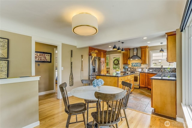 141 18th Ave, Kirkland, WA 98033 - dining space with recessed lighting and baseboards