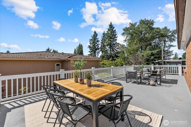 141 18th Ave, Kirkland, WA 98033 - view of patio with outdoor dining area and an outdoor hangout area