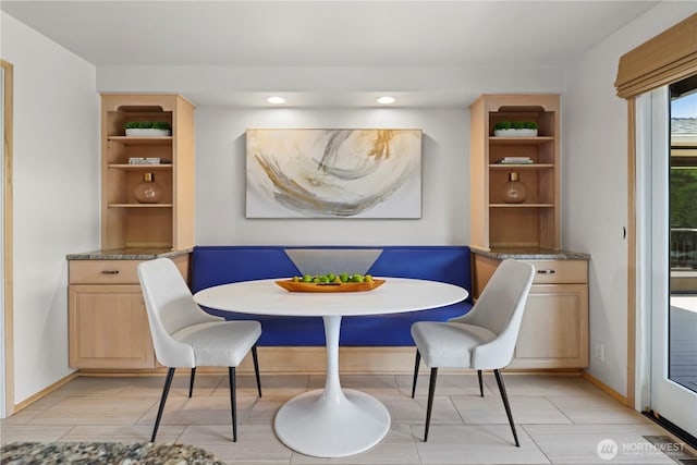 6210 105th Ave NE, Kirkland, WA 98033 - dining area featuring breakfast area and recessed lighting