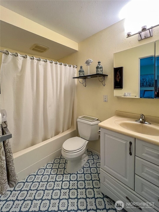 7806 Birch Bay Dr Unit 501, Blaine, WA 98230 - bathroom with vanity, shower / tub combo with curtain, and a textured ceiling