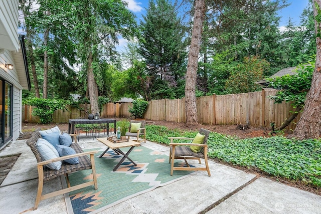 17805 NE 29th St, Redmond, WA 98052 - fenced backyard with outdoor dining space