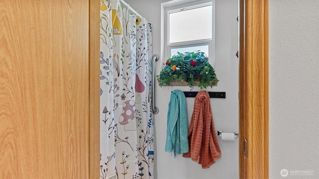 15725 Wallace Falls Loop Rd, Gold Bar, WA 98251 - full bathroom featuring a shower with curtain