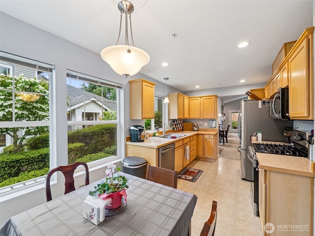 5909 Panorama Dr SE Unit 8-101, Auburn, WA 98092 - kitchen featuring stainless steel appliances, light countertops, recessed lighting, light brown cabinets, and decorative light fixtures