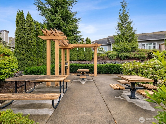 5909 Panorama Dr SE Unit 8-101, Auburn, WA 98092 - surrounding community featuring a patio area