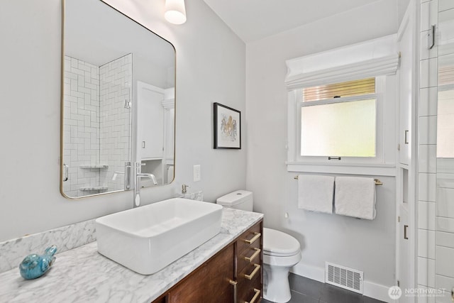 1604 28th Ave W, Seattle, WA 98199 - full bath with vanity and tile patterned floors