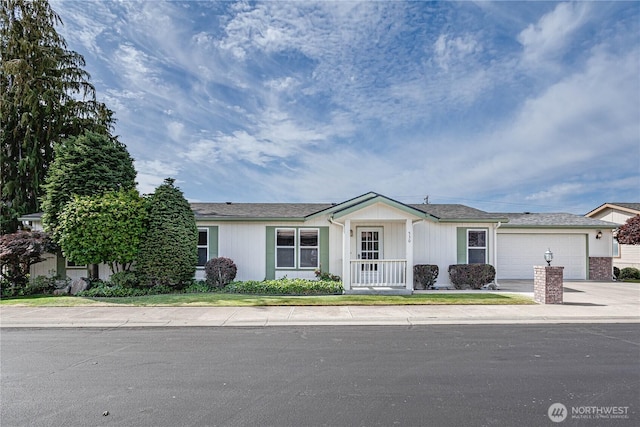 530 Sunday Dr, East Wenatchee, WA 98802 - single story home with concrete driveway and an attached garage
