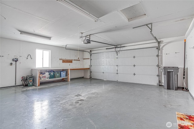 530 Sunday Dr, East Wenatchee, WA 98802 - garage with a garage door opener