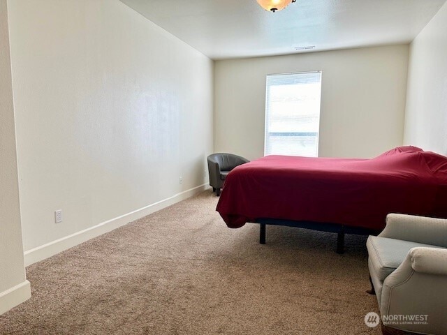 1548 River Rd Unit 105, Longview, WA 98632 - bedroom featuring carpet floors and baseboards