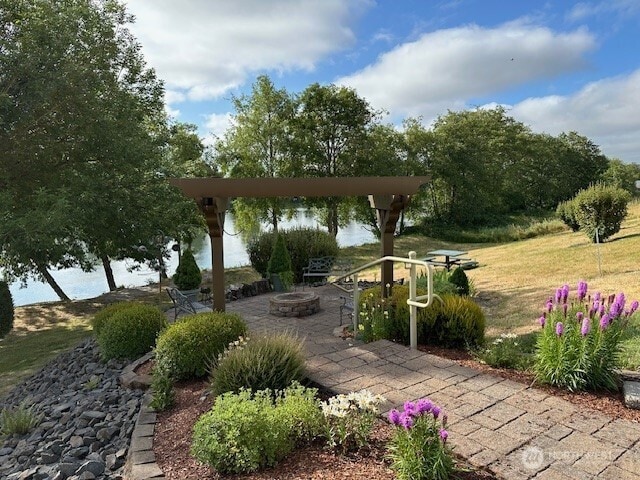 1548 River Rd Unit 105, Longview, WA 98632 - view of property's community with a fire pit and a patio