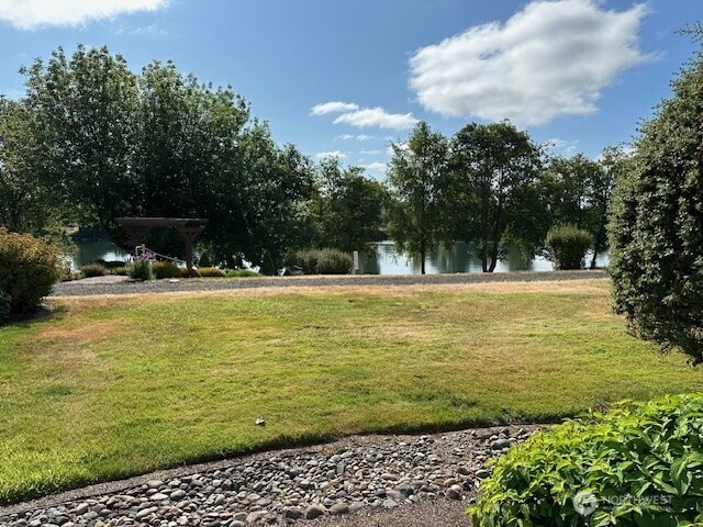 1548 River Rd Unit 105, Longview, WA 98632 - view of property's community featuring a yard and a water view