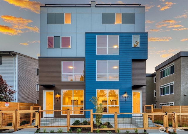 10533 Stone Ave N Unit E, Seattle, WA 98133 - view of front of property with a fenced front yard and a gate