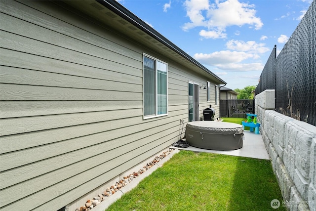 1828 Kristina Ln, Wenatchee, WA 98801 - view of side of property featuring a fenced backyard and a patio