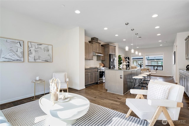 935 7th Ave NE Unit 17.3, Issaquah, WA 98029 - living area featuring dark wood finished floors and recessed lighting