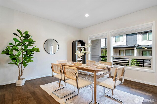 935 7th Ave NE Unit 17.3, Issaquah, WA 98029 - dining area featuring dark wood-type flooring and recessed lighting