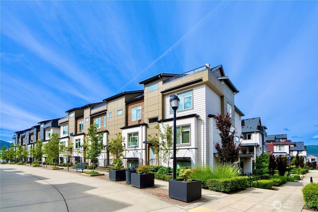 935 7th Ave NE Unit 17.3, Issaquah, WA 98029 - view of property featuring a residential view