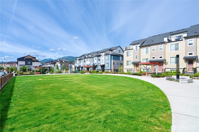 935 7th Ave NE Unit 17.3, Issaquah, WA 98029 - view of property's community with a residential view and a yard