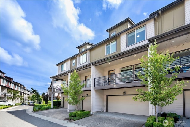 935 7th Ave NE Unit 17.3, Issaquah, WA 98029 - view of front of property featuring an attached garage, driveway, and a balcony