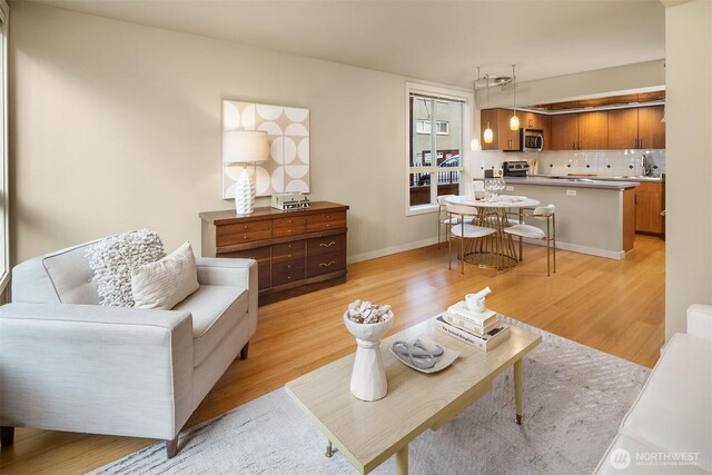 905 Cherry St Unit 101, Seattle, WA 98104 - living area with light wood-style flooring