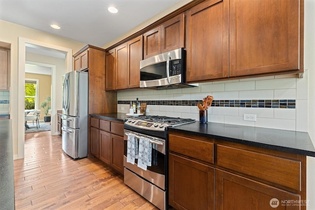 1635 Tannerwood Way SE, North Bend, WA 98045 - kitchen featuring stainless steel appliances, light wood-type flooring, backsplash, brown cabinets, and recessed lighting
