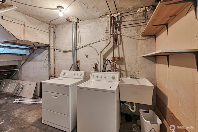 715 W Howe St, Seattle, WA 98119 - laundry room with washing machine and clothes dryer