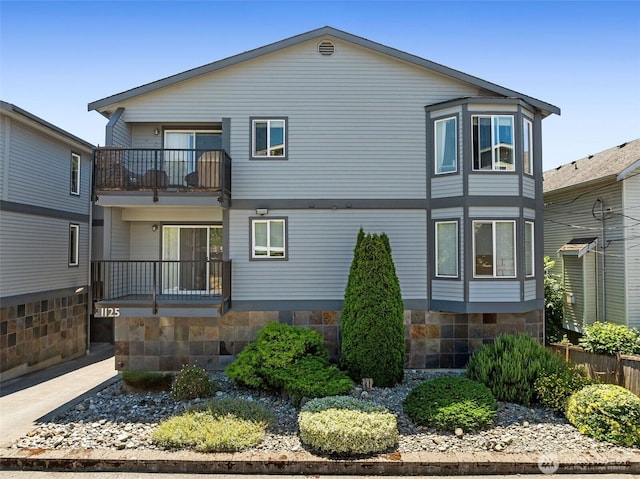 1125 N 93rd St Unit 6, Seattle, WA 98103 - rear view of property featuring a balcony