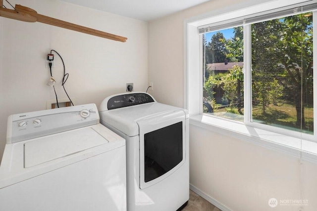 16204 Corliss Pl N, Shoreline, WA 98133 - laundry area featuring washing machine and dryer