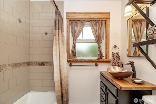 6711 100th St SW, Lakewood, WA 98499 - full bath featuring shower / bath combo and vanity