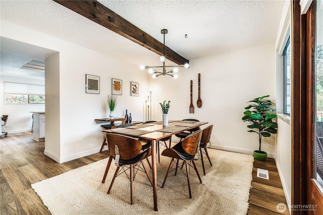 830 S 301st Pl, Federal Way, WA 98003 - dining area with wood finished floors, a chandelier, beamed ceiling, and a textured ceiling