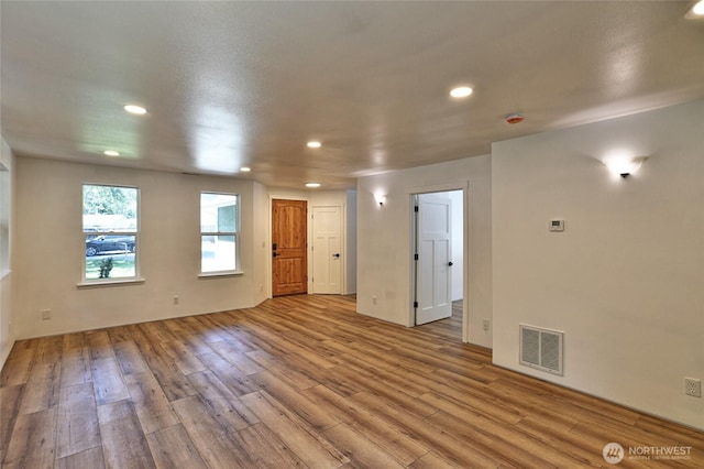 307 Portage Ave, Granite Falls, WA 98252 - empty room featuring wood finished floors, recessed lighting, and a smoke detector