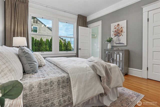 4117 44th Ave SW, Seattle, WA 98116 - bedroom featuring light wood-type flooring